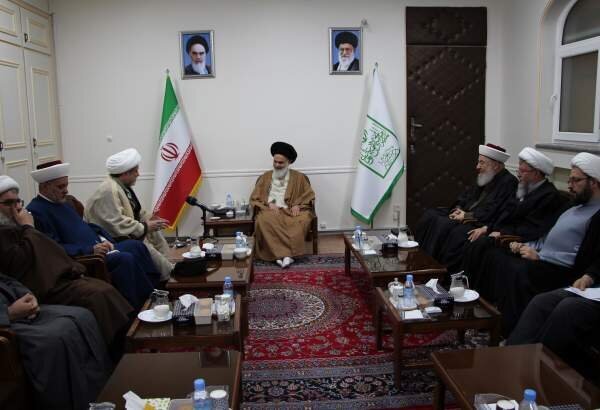 Lebanese scholars meet with Iranian top cleric
