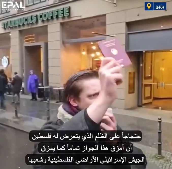 Anti-Zionist German protesters tears his passport and says: " I'm ashamed of being German"