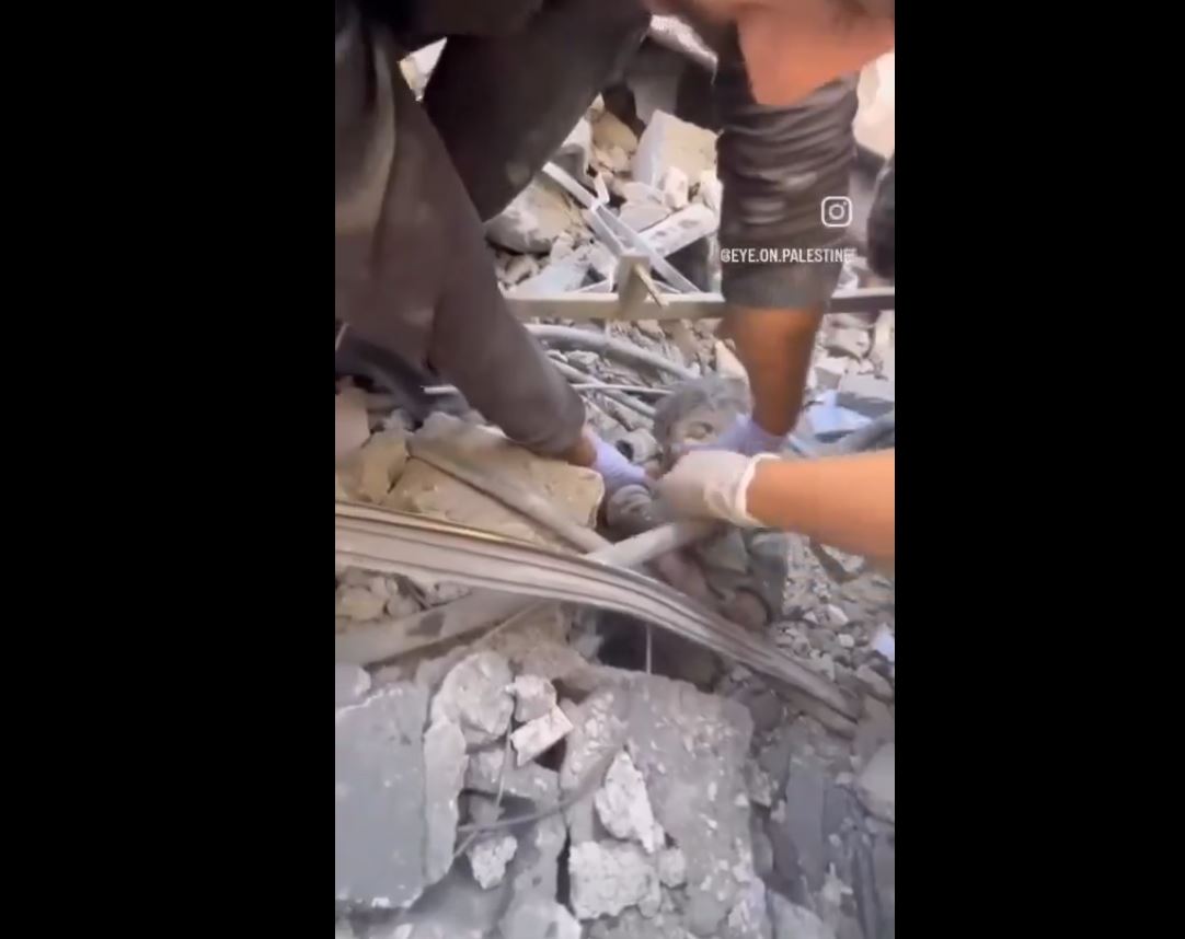 Video: These two children miraculously pulled out alive from rubble of their house in Gaza