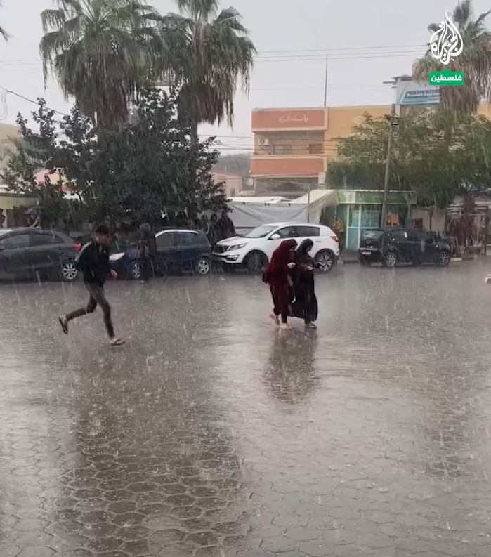 Video: Heavy rain and hail in Gaza Strip Now