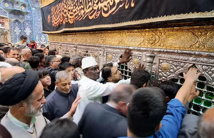  المستشار الخاص لرئيس السنغال يزور مرقد السيدة فاطمة المعصومة (س ) في مدينة قم المقدسة