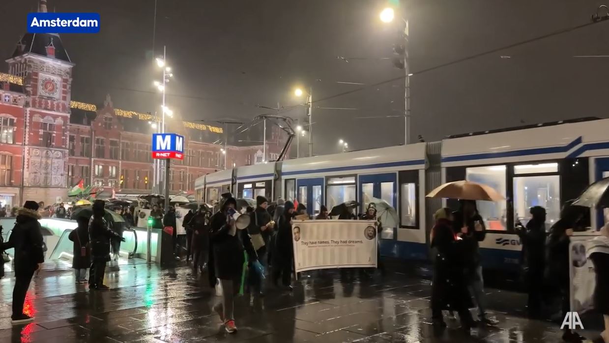 Video: Palestinian supporters in Amsterdam protest aginast Israeli war crimes on Gaza despite cold, rainy weather 