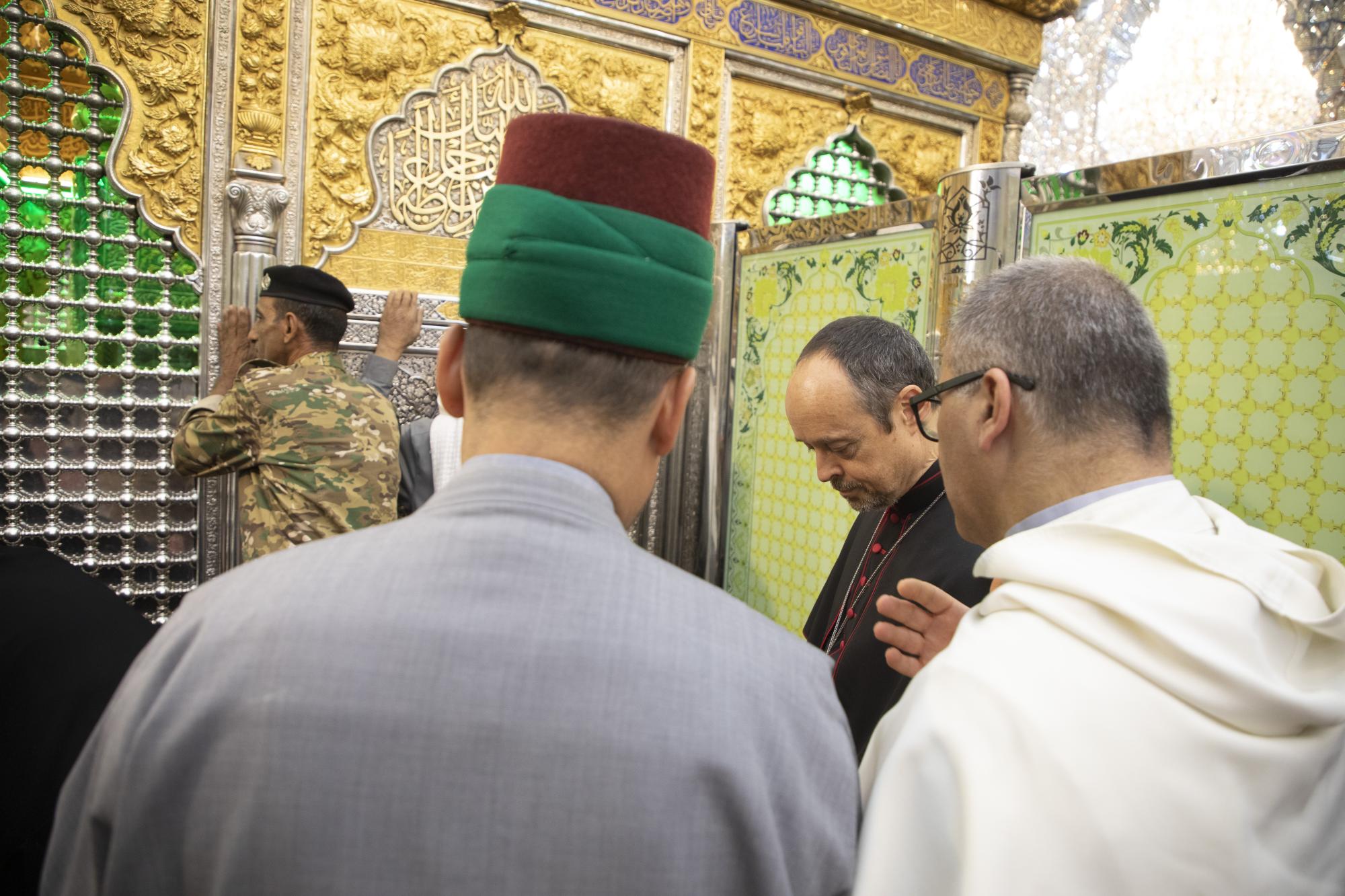 Vatican ambassador to Iraq praises projects of Al-Abbas Shrine and its humanitarian positions (+Photos)