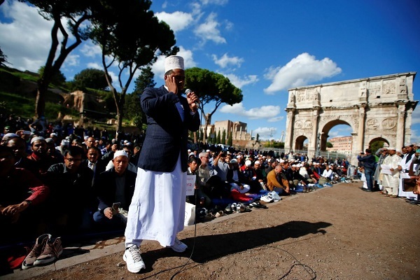 Muslim community dismayed by Islamic Center closures in Italy