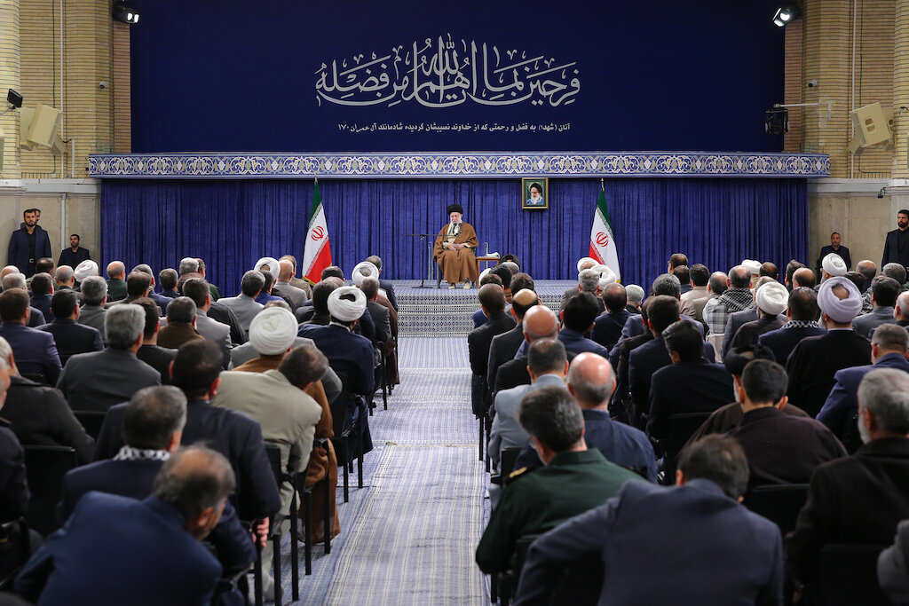 Imam Khamenei: Martyrs identity of Iranian nation