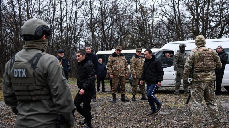 Армения и Азербайджан обменялись военнопленными