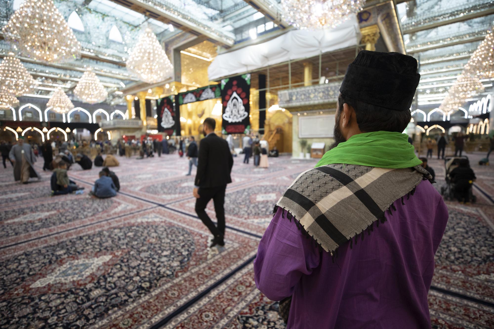 Two visitors from India arrive in Karbala, crossing a distance of 6000 km (+Photos)