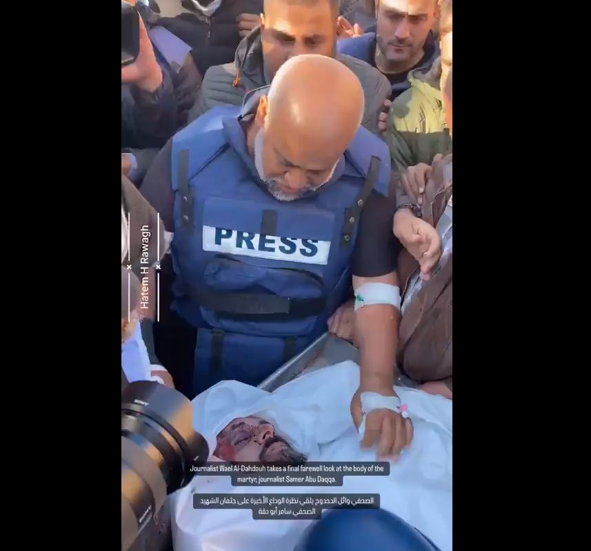 Video: Journalist Wael Al-Dahdouh, bids farewell to Samer Abu Daqqa who martyred in Khan Yunis