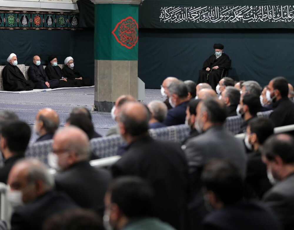 بحضور قائد الثورة.. إقامة مراسم عزاء ليلة استشهاد السيدة الزهراء (ع)
