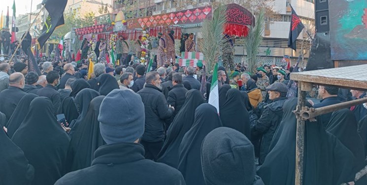 حضور جماهيري في مراسم التشيع لـ (110) شهداء مجهولين بطهران