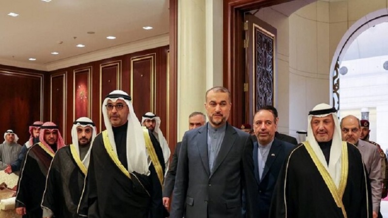 Вазири умури хориҷаи Эрон бо Амири ҷаддиди Кувайт дидор кард