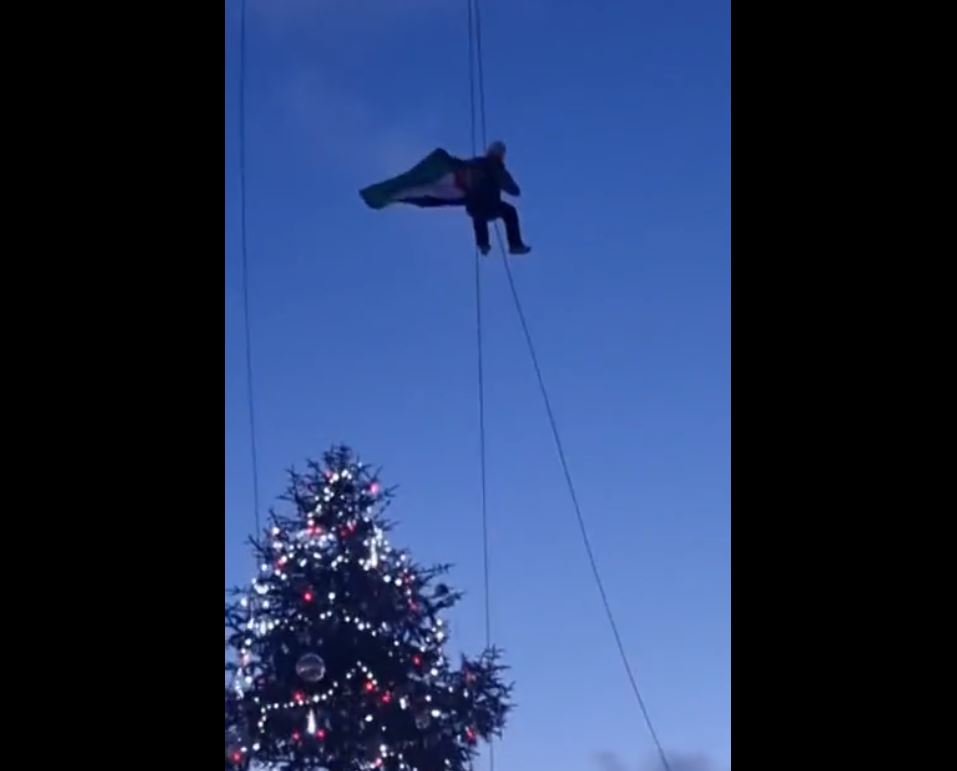 Video: Palestinian flag raised on the Christmas tree in Tours City, France