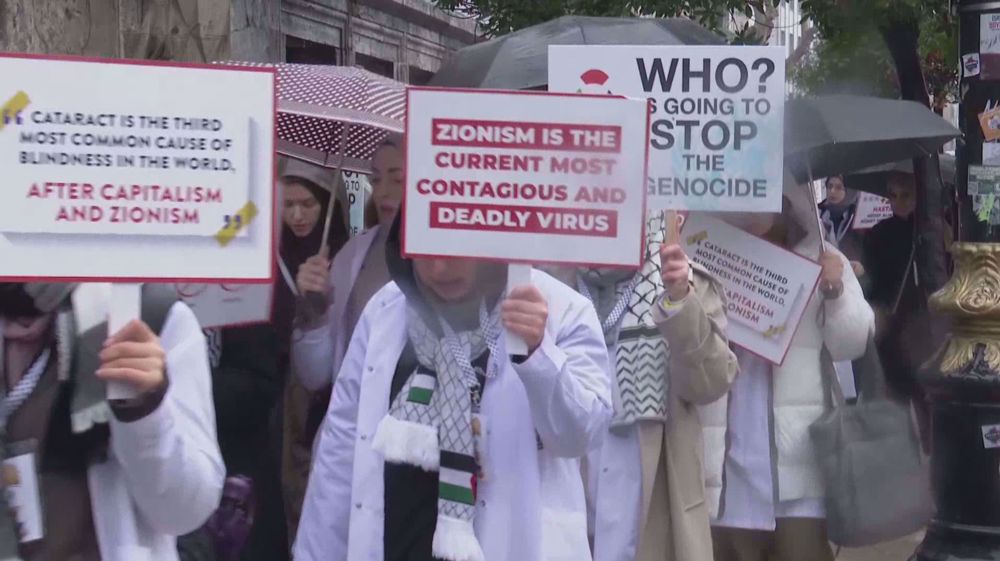 Video: Turkish doctors stage silent march in solidarity with Gaza medical staff