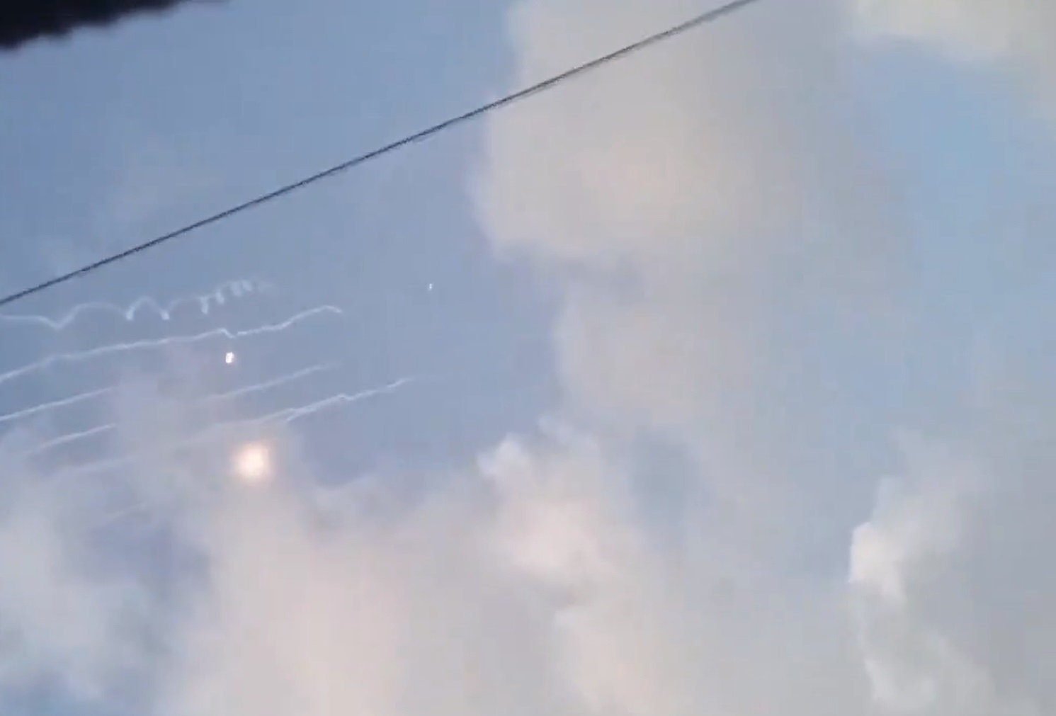 Video / Hamas'ın İsrail mevzilerine roket saldırısı