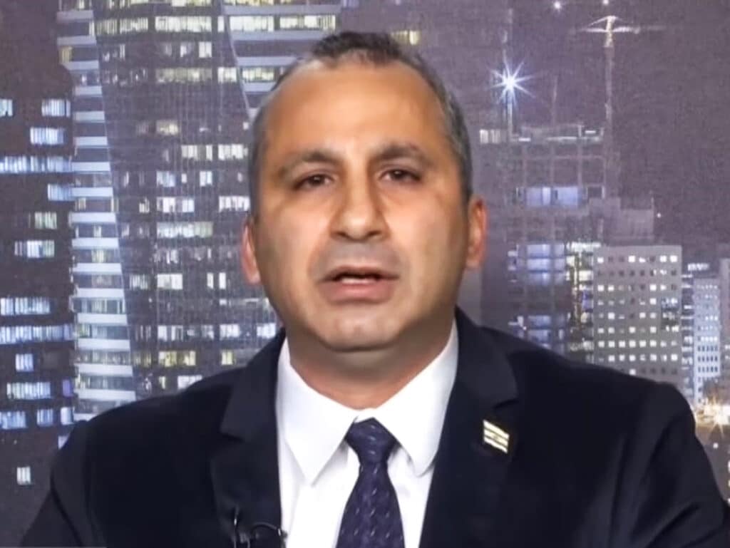 أكاديمي صهيوني يكشف عن دول عربية تسقط طائرات يمنية تستهدف الاحتلال +(صورة)