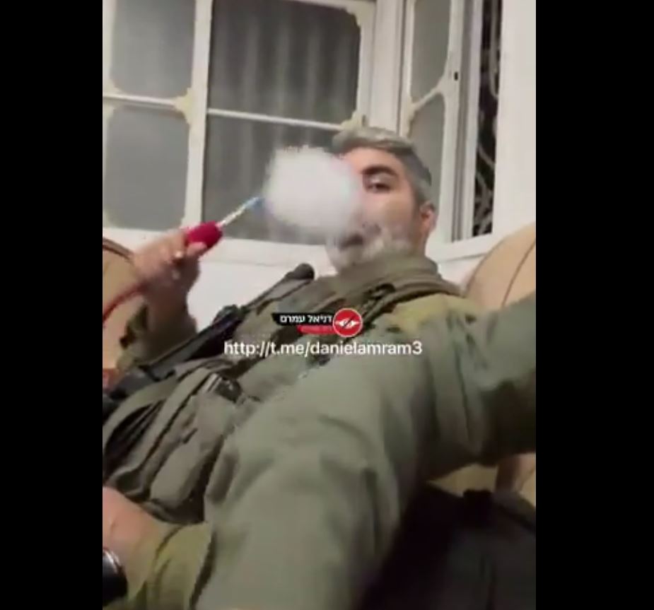Video: Israeli soldiers assaulting Palestinian hostages in Jenin after raiding their homes
