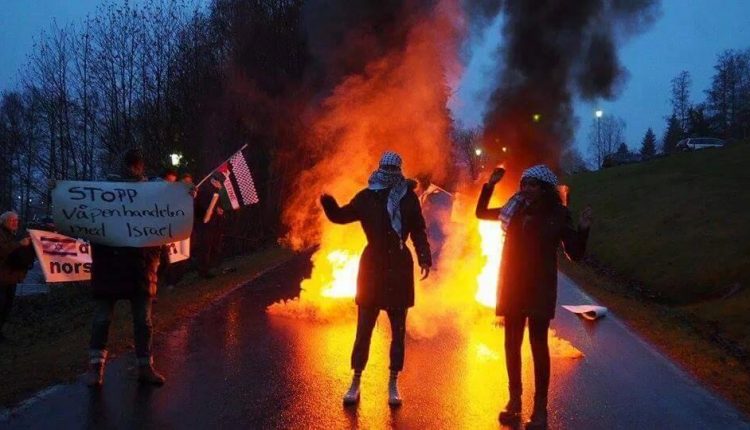Protesters block factory in Norway for supplying Zionist entity with weapons