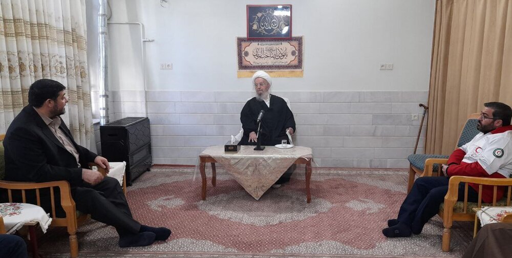 Ayatollah Makarem Shirazi: Serving in Red Crescent humane, promoting religion