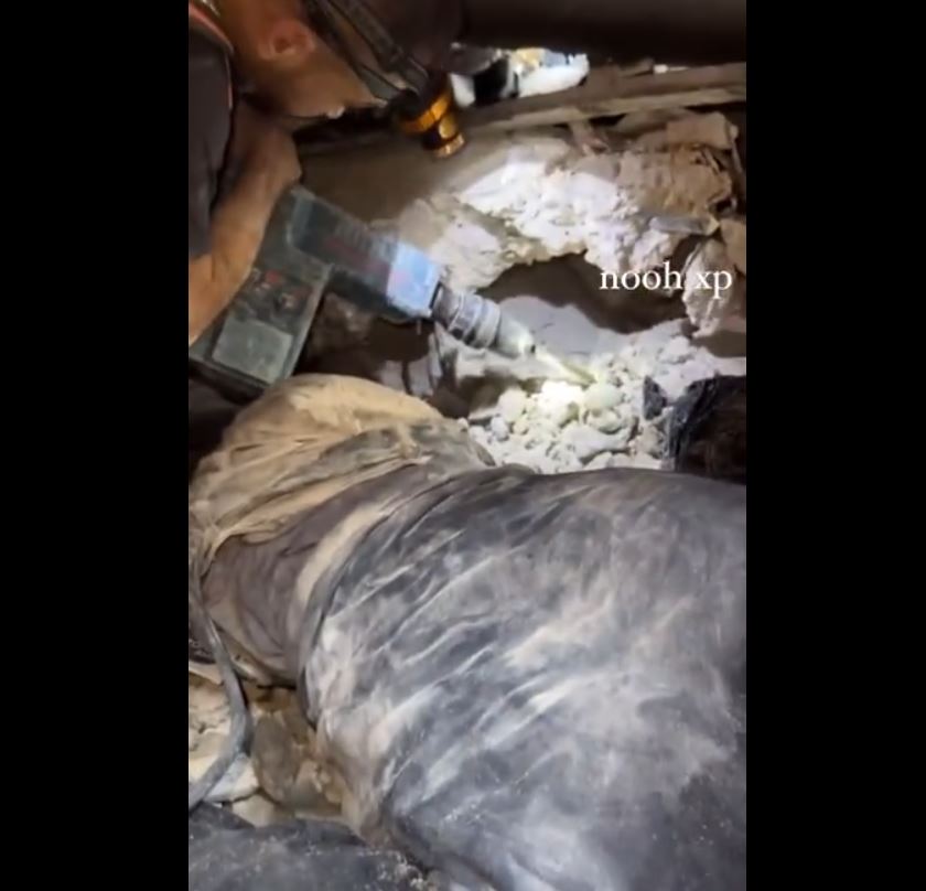 Video: Rescuing injured from under rubble in Al-Shujaiya, east of Gaza