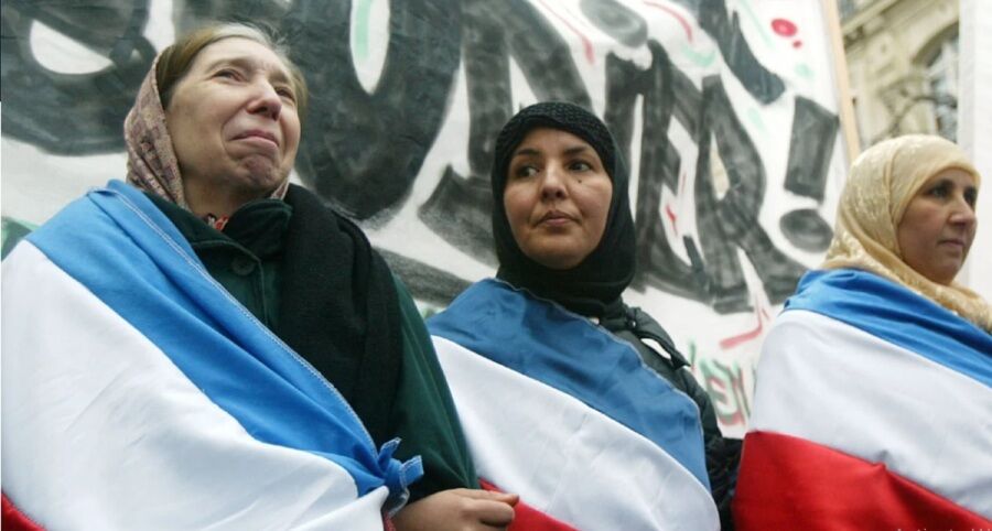 Poll shows French Muslims back Hamas