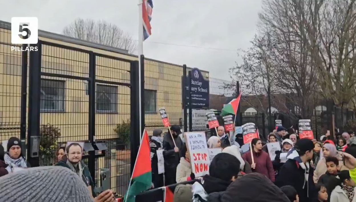 Video: Barclays Primary School suspended an 8-year-old boy for wearing a Palestinian badge