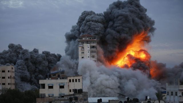 Forças israelenses bombardeiam 56 edifícios em Gaza