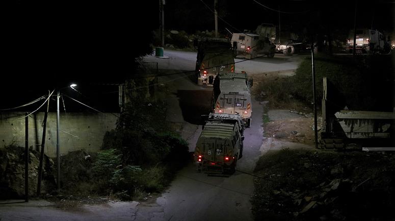 Israeli occupation forces raids West Bank areas, kidnaps citizens from homes