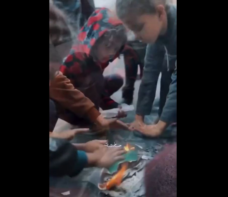 Video: In cold weather of northern Gaza, children burn papers to keep warm