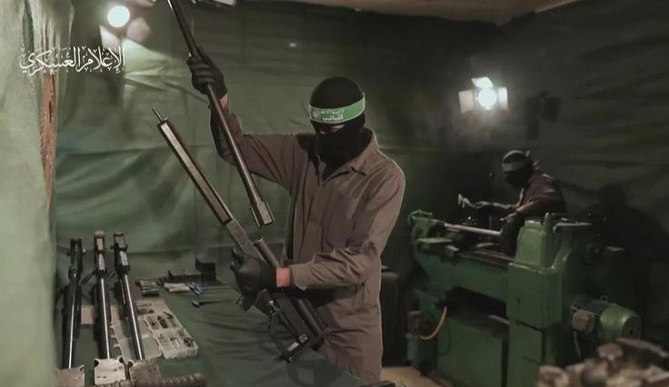 Video : Sandatang "Al-Ghoul" Inilabas ng Al-Qassam Brigades ang isang pagawaan ng sandata sa Gaza