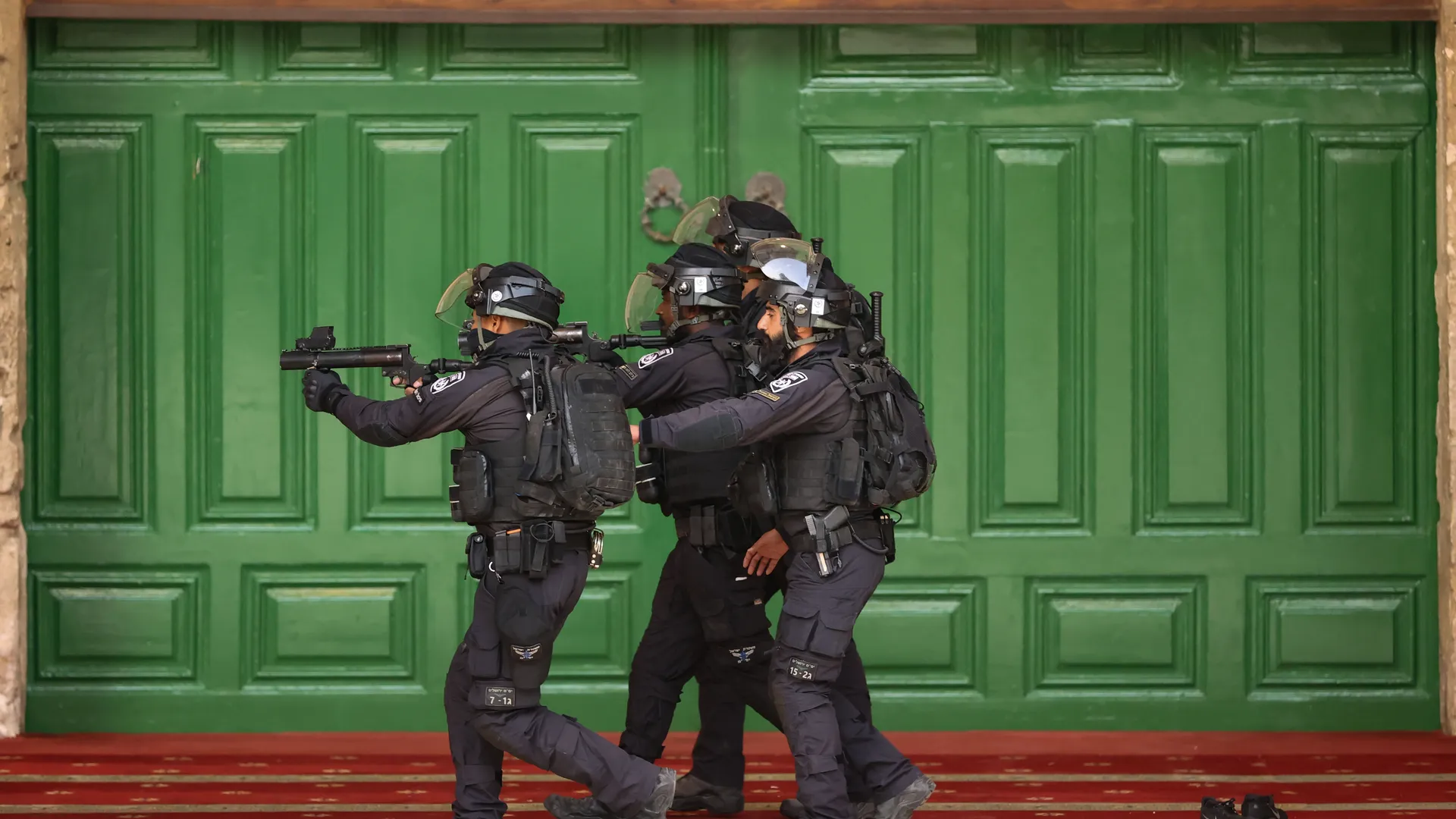 Israeli forces attack Muslim worshipers near Al-Aqsa Mosque