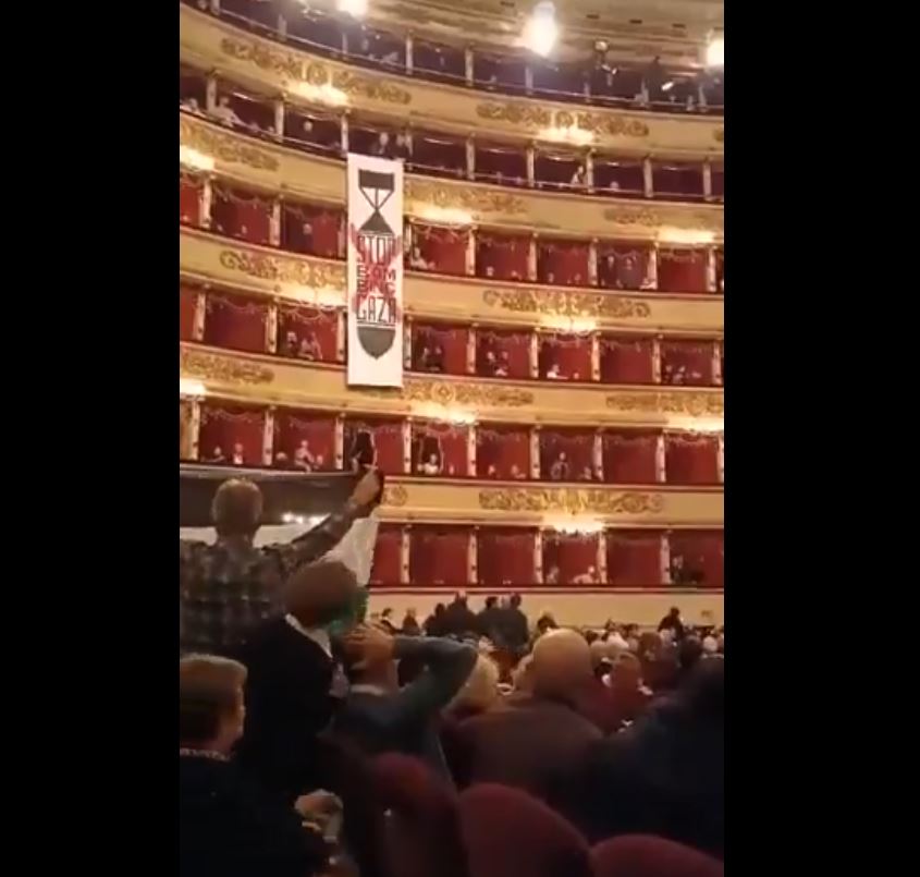 Video: Demonstrations opposing Israel's war on Gaza at La Scala Theater of Milan, Italy