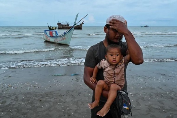  UN Issues urgent plea for Rohingya refugees stranded at sea