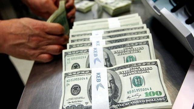 تقرير.. أمريكا تهيمن على السياسية الاقتصادية العراقية من خلال ربط العملة بالدولار