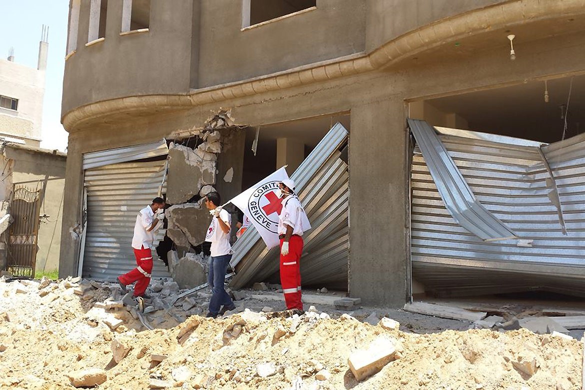 Israel bombs Red Crescent building in Khan Yunis, injuring many of displaced people