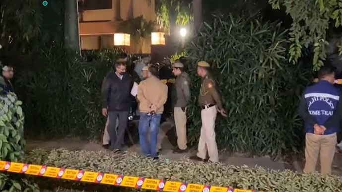 فيديو| جانب من موقع الانفجار قرب سفارة الاحتلال الإسرائيلي في الهند