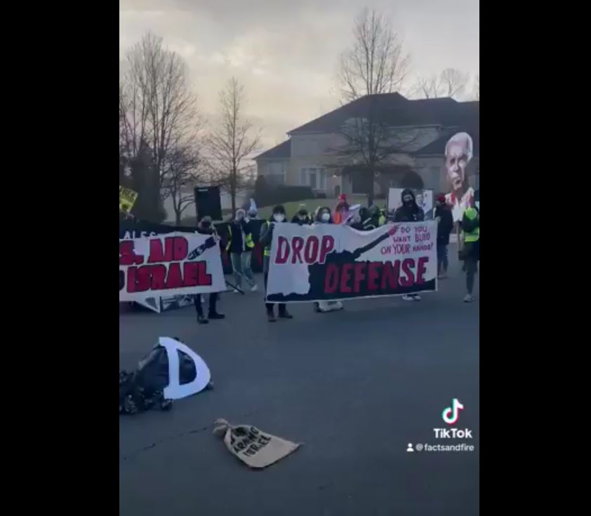 Video: Protesters near home of US Defense Secretary calling for a ceasefire in Gaza