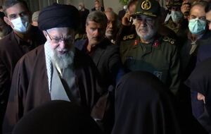 ویدیو | گفت‌وگوی رهبر معظم انقلاب با خانواده سردار شهید سیدرضی موسوی