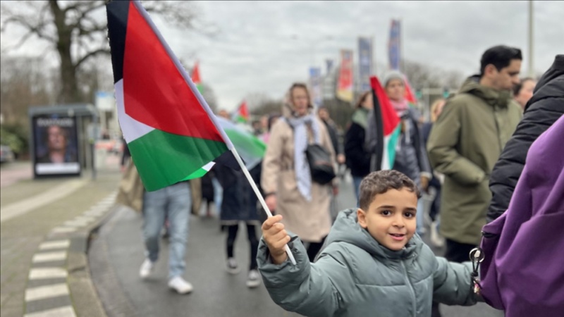 „Kindermarsch“ in Den Haag fordert IStGH auf, israelische Verbrechen zu untersuchen
