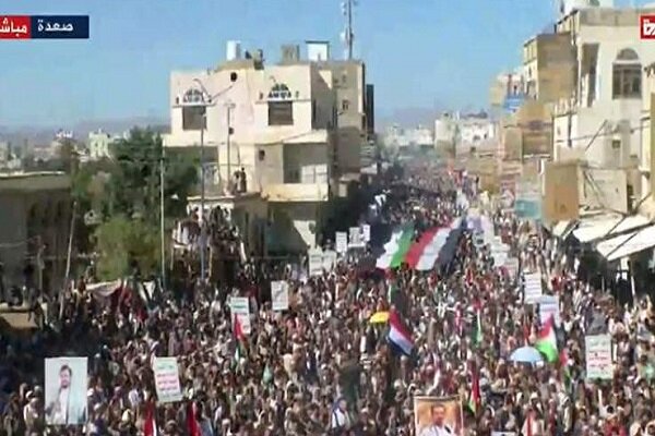 مسيرات صعدة: فتح جسر بري لإغاثة "إسرائيل" لعنة ستلاحق الأنظمة المتورطة