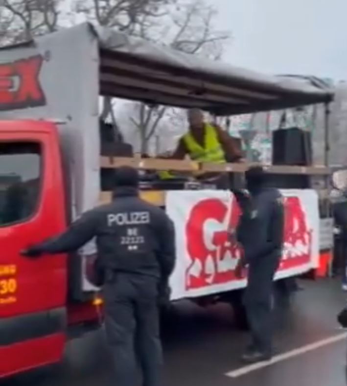Video: Berlin police seized a car during pro-Palestinian demonstration bcz of Arabic song 
