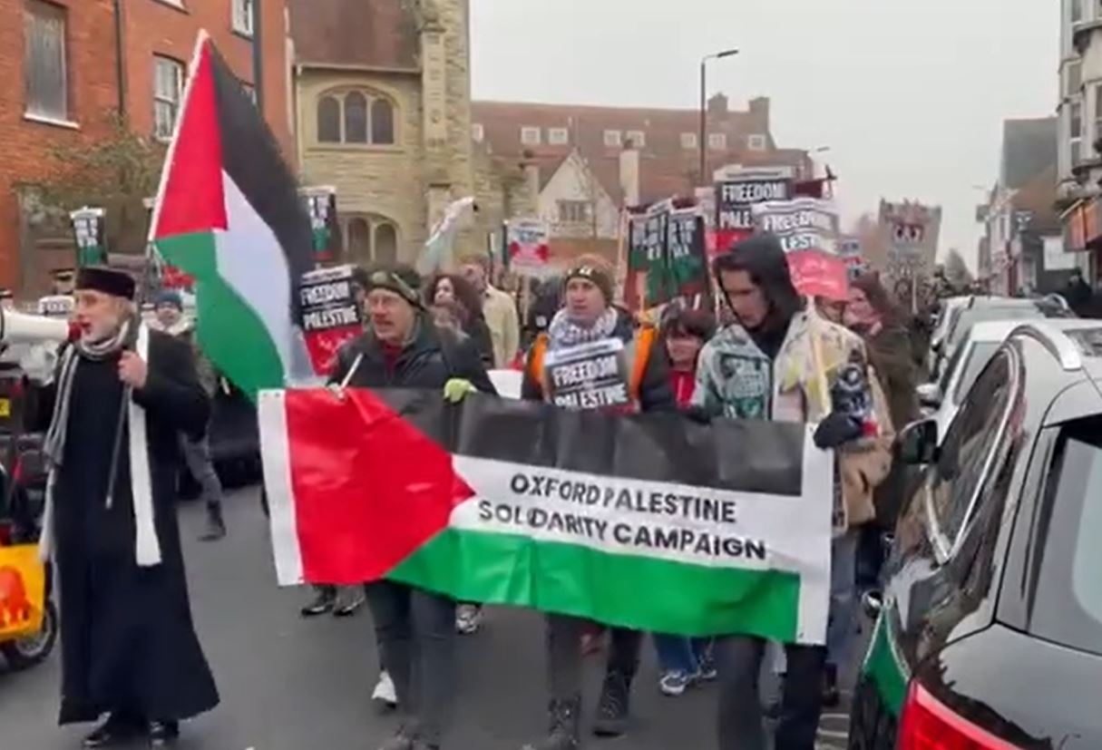 Video: March in support of Palestine in Oxford, UK; "Ceasefire Now!"