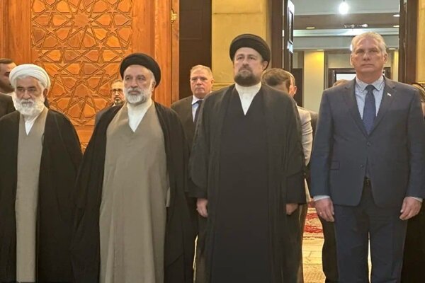 رئيس كوبا يزور ضريح الامام الخميني (رض)