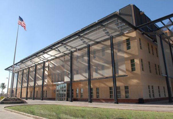 قيادي في دولة القانون يدعو البرلمان لإتخاذ قرار غلق السفارة الامريكية بالعراق