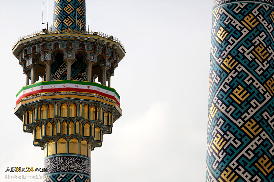 Фоторепортаж/ Установка Иранского флага в святыне Имама Реза (мир ему)