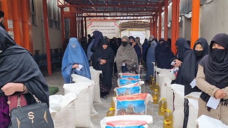 İran'ın Afganistan'da insani yardım dağıtımı