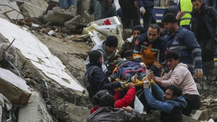 ترکیہ اور شام میں زلزلے میں جاں بحق ہونے والوں کی تعداد 24 ہزار سے تجاوز کرگئی