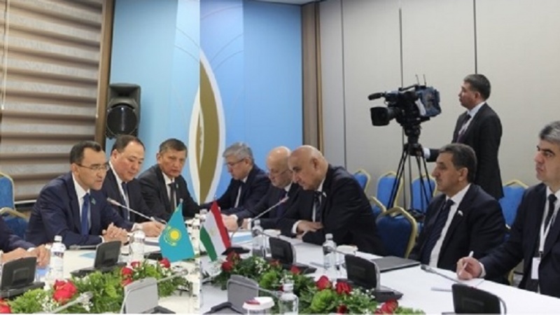 Ройзании мақомоти парлумонии Тоҷикистон ва Қазоқистон