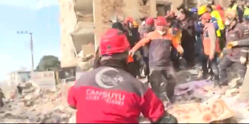Hatay'da enkaz altında kalan 5 aylık bebek 131 saat sonra kurtarıldı Hatay'da enkaz altında kalan 5 aylık bebek 131 saat sonra kurtarıldı