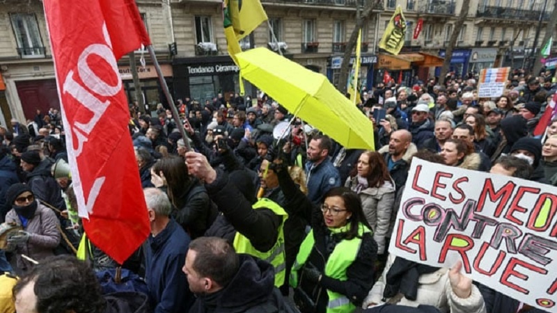 Francia, nuove proteste contro la riforma pensionistica