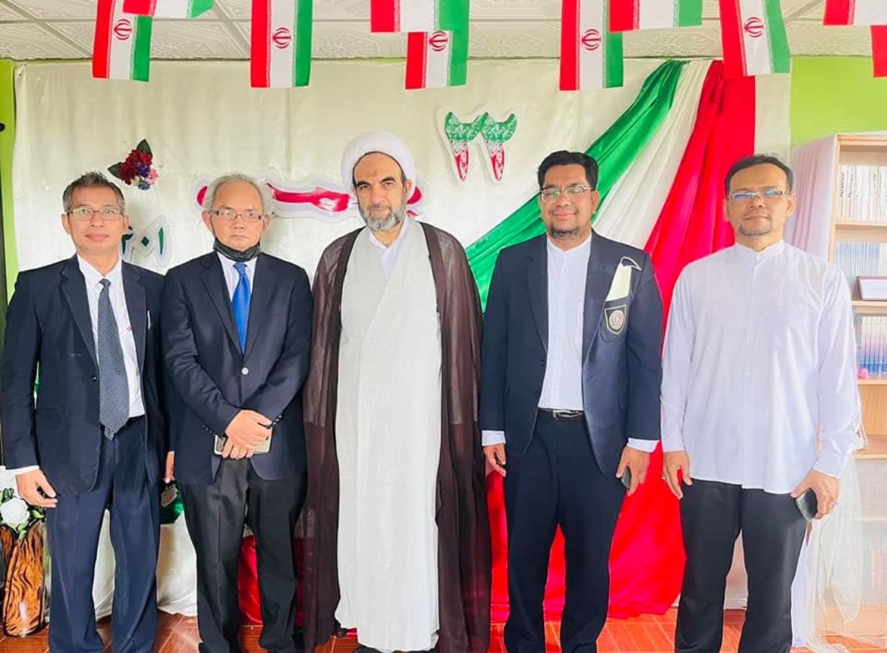 Фоторепортаж/ Празднование 22-го Бахмана в семинарии сестер Аль-Махдия в Бангкоке